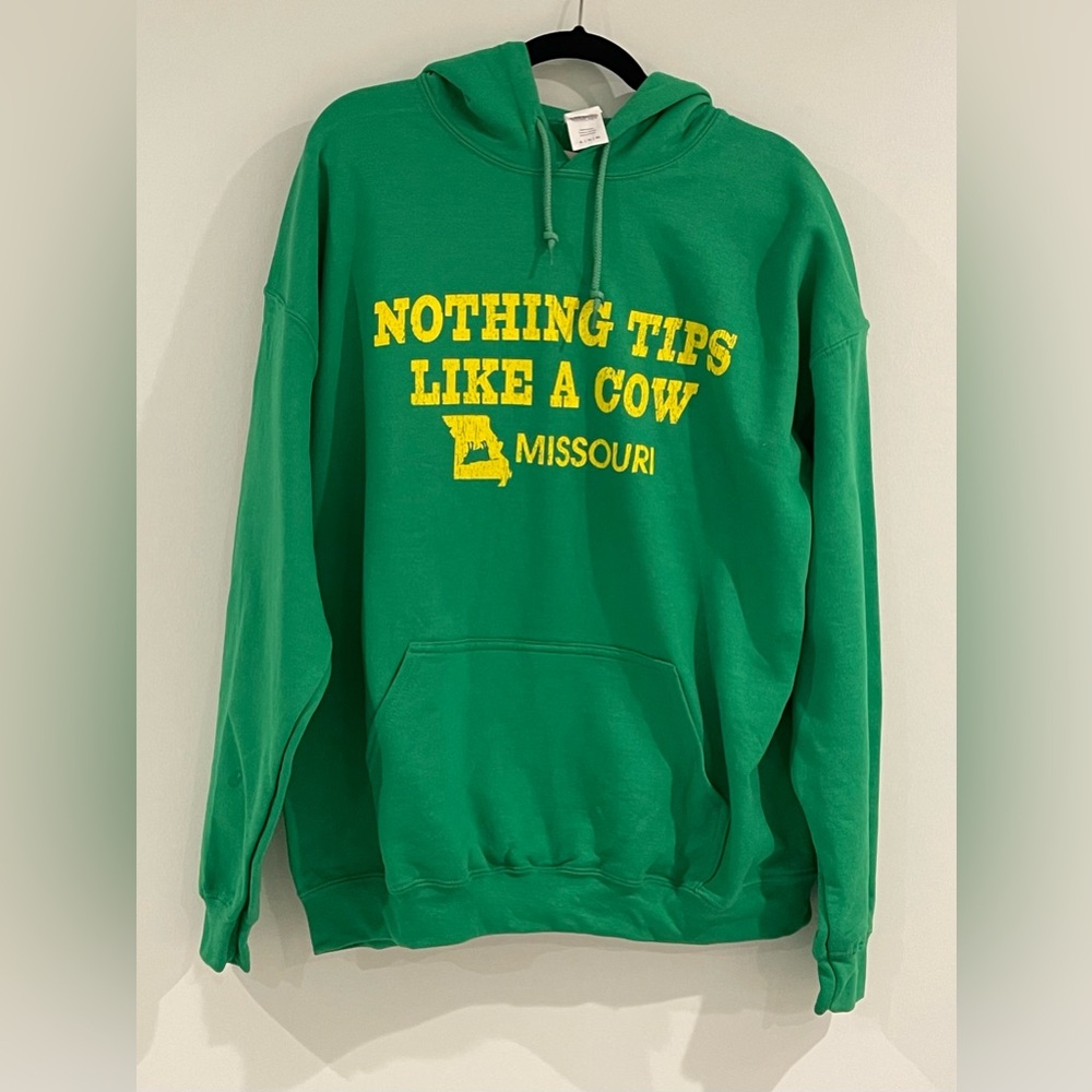 “Nothing Tips Like A Cow Missouri” Logo Green & Yellow Hoodie Unisex Size XL NWT